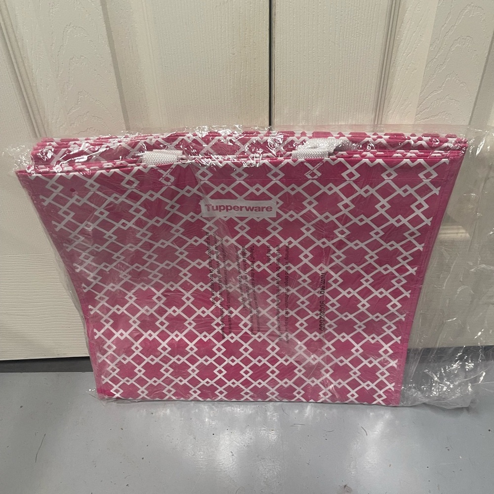 Set of 4 Tupperware Fuchsia and White reusable shopping Totes - Picture 3 of 3